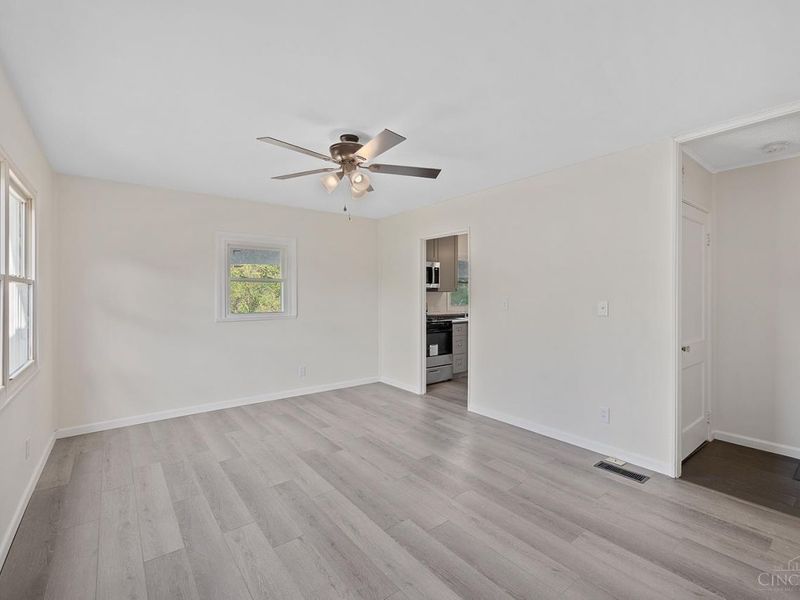 1914 Ashrook Drive, Cincinnati, OH 45238 Photo 4