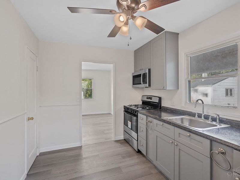 1914 Ashrook Drive, Cincinnati, OH 45238 Photo 8