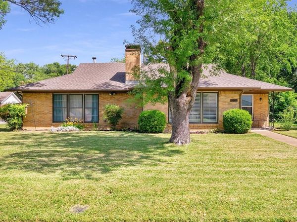 2949 Maydelle Lane , Farmers Branch, TX 75234