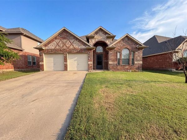 9816 Mullins Crossing Drive , Fort Worth, TX 76126