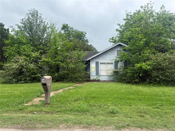 401 W Evans Avenue , Bonham, TX 75418