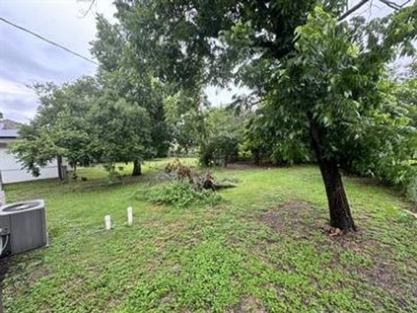 415 N Doak ST , Taylor, TX 76574