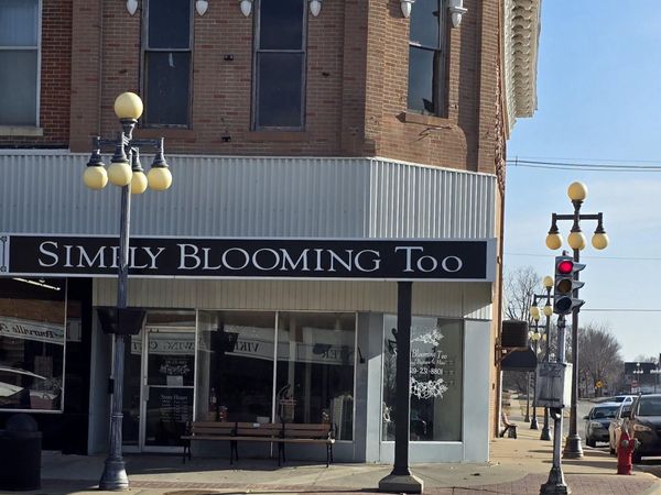 122 W 4th Street, Vinton, IA 52349