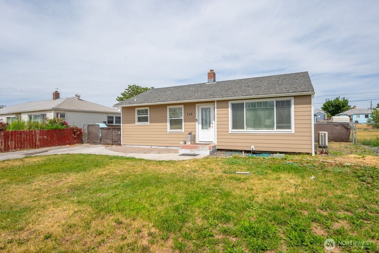 140 W Northshore Drive, Moses Lake, WA 98837 Main Photo