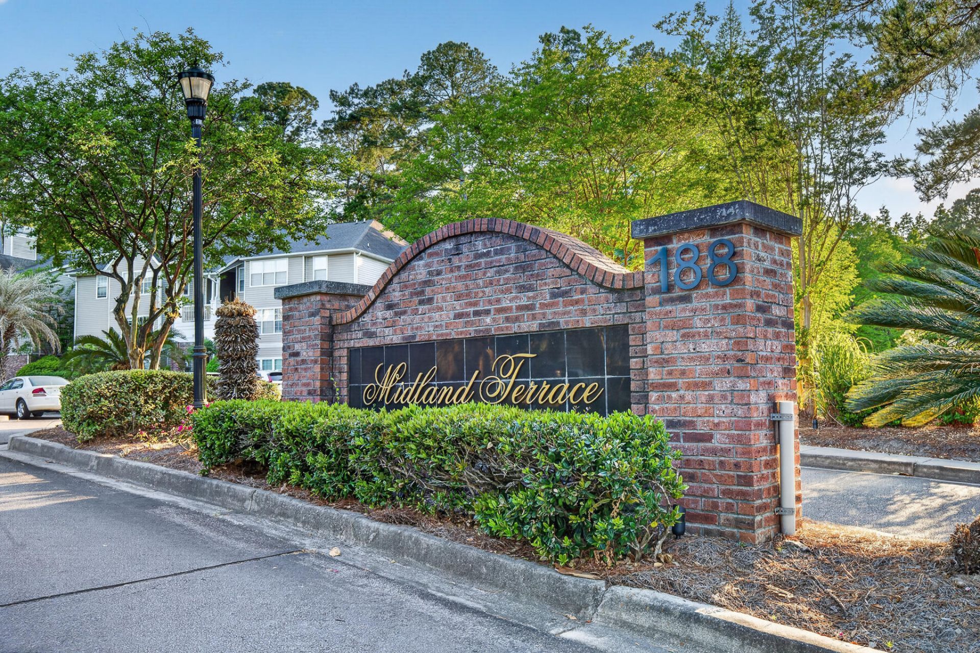 188 Midland Parkway Photo 4