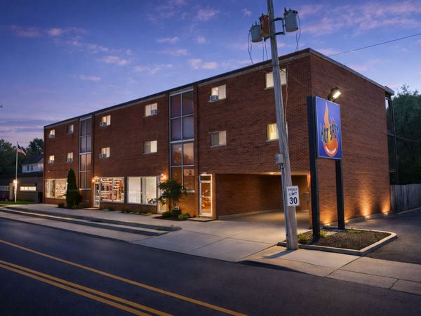 2421 Washington Street , Unit 3E, Waukegan, IL 60085