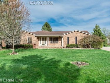 1865 Crestline Street, Rochester Hills, MI 48307