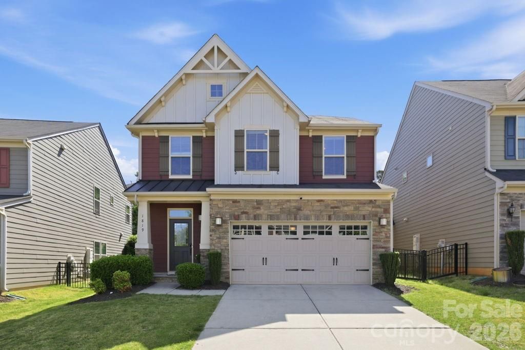 1819 Fleetwood Drive, Charlotte, NC 28208 Main Photo
