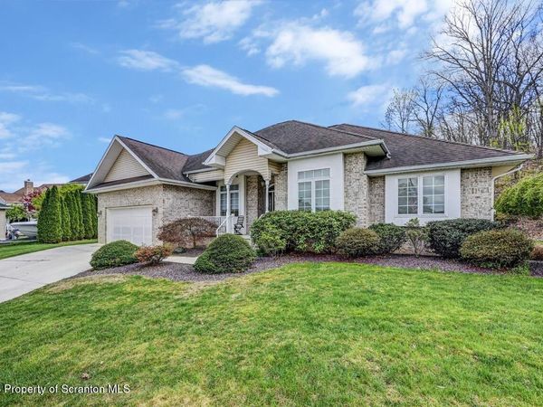 102 Ryan Drive, Moosic, PA 18507