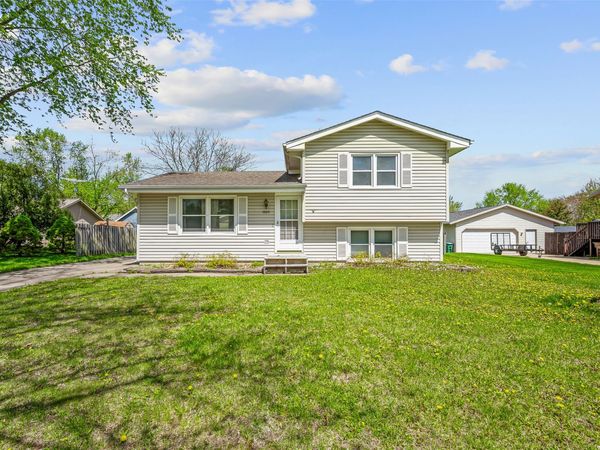 1005 6th Street NW, Altoona, IA 50009