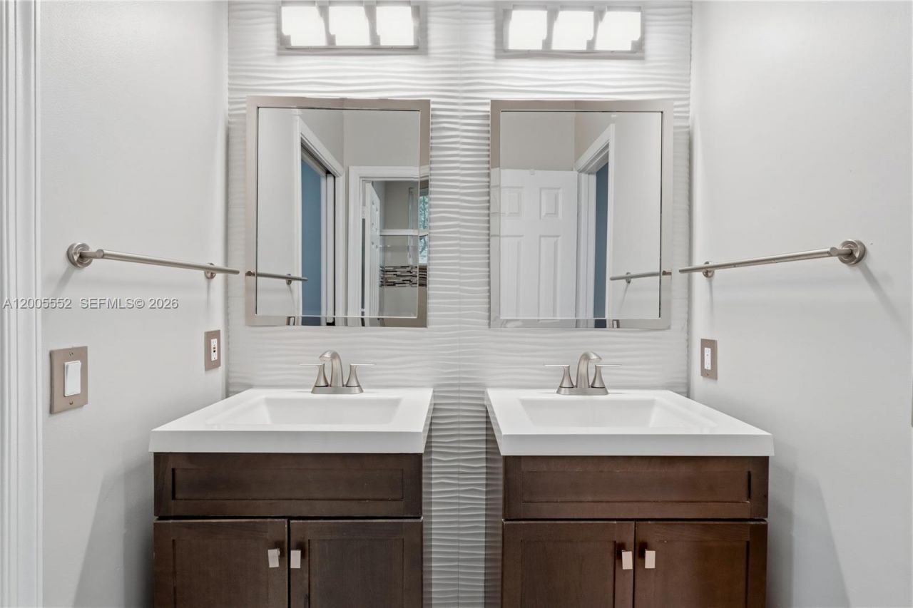 849 Crestview Circle , Weston, FL 33327 Photo