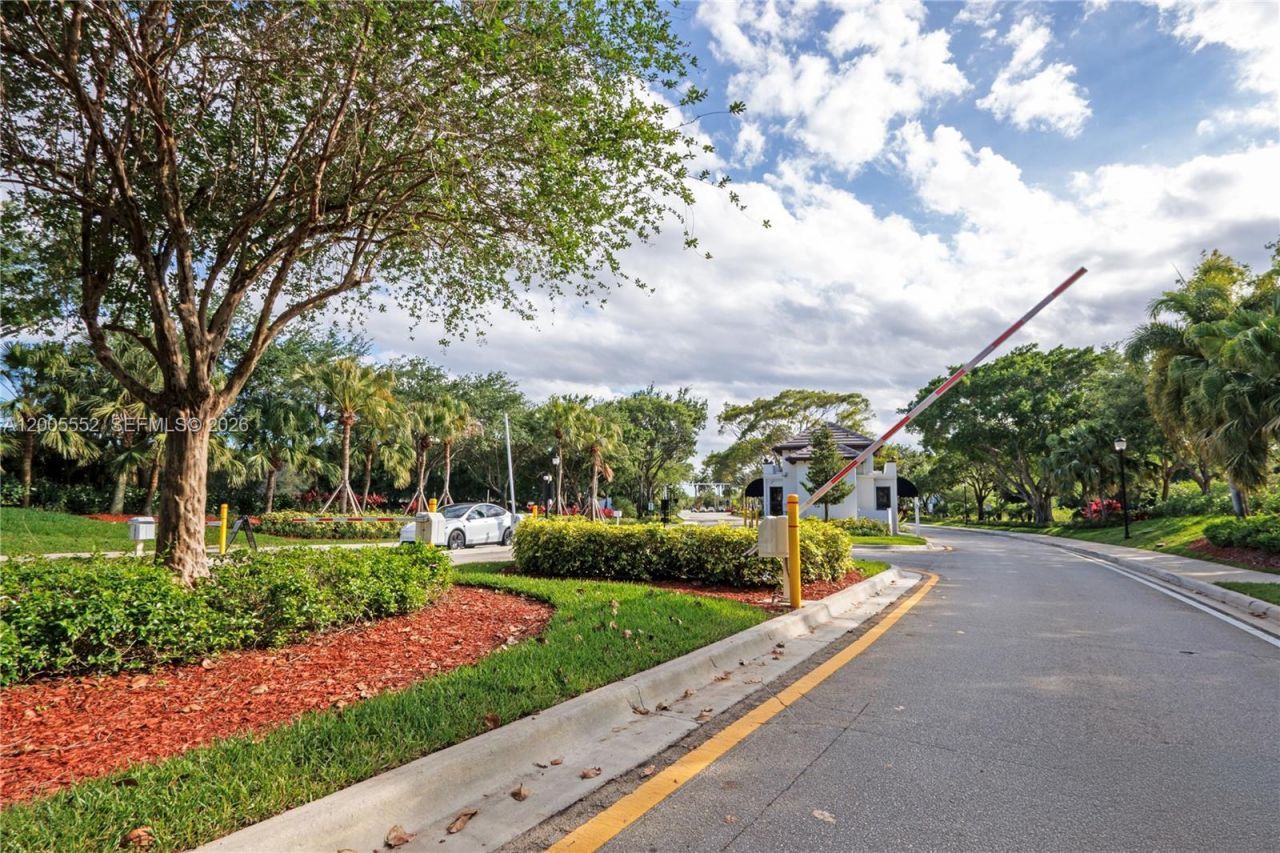 849 Crestview Circle , Weston, FL 33327 Photo