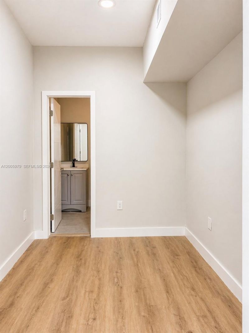 576 NE 63rd St , Unit 4, Miami, FL 33138 Photo