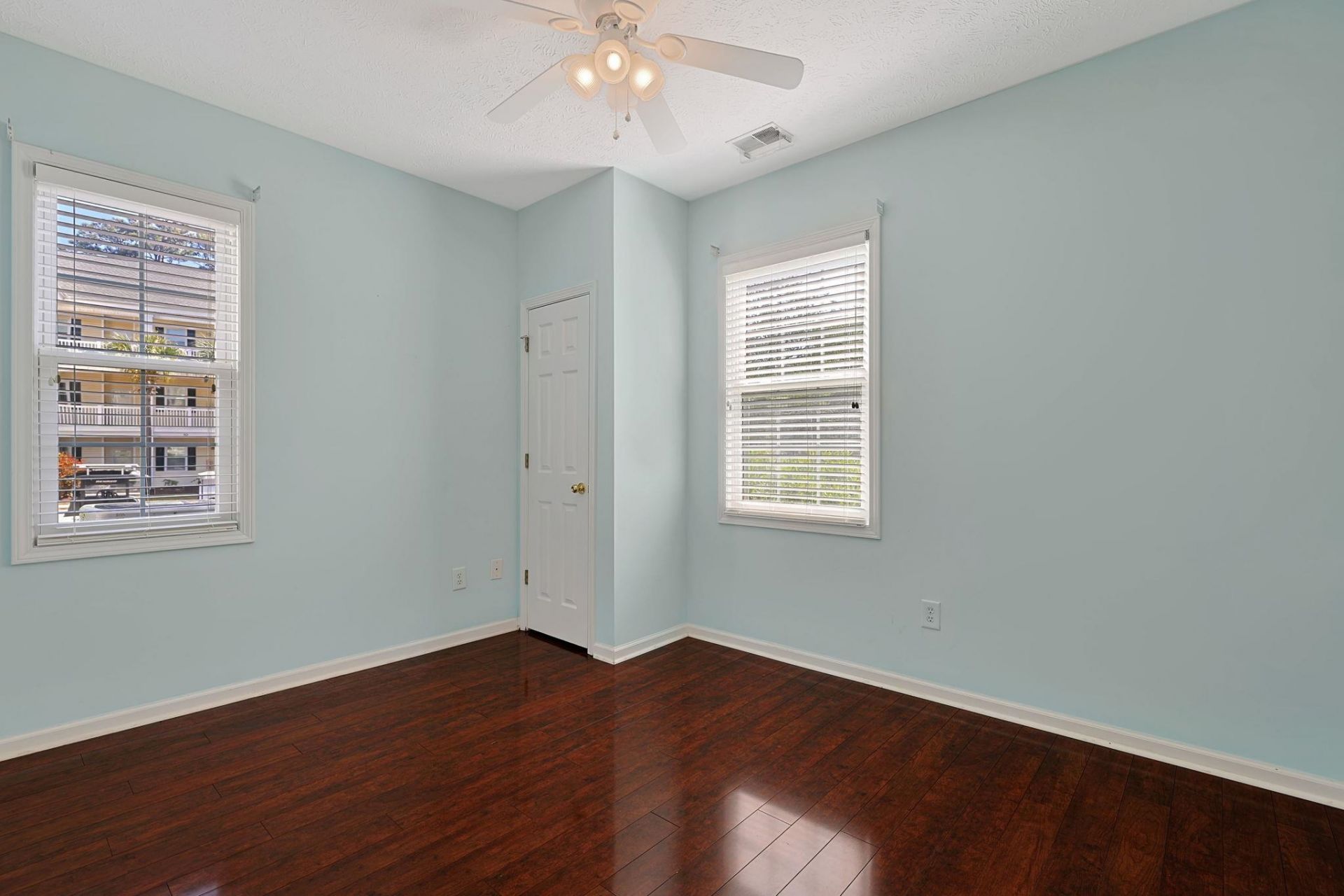 601 Hillside Ave. N Photo 21