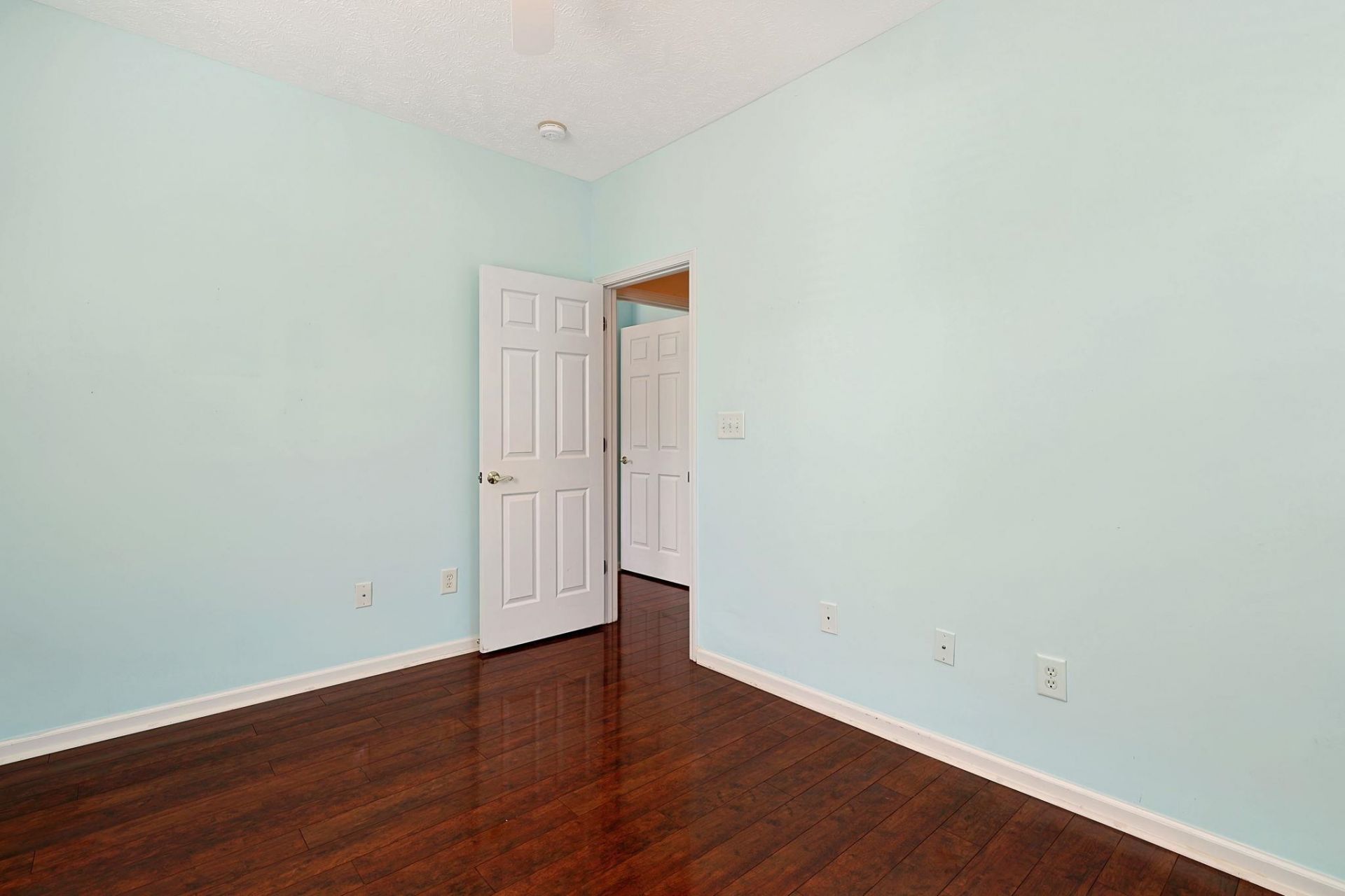 601 Hillside Ave. N Photo 22