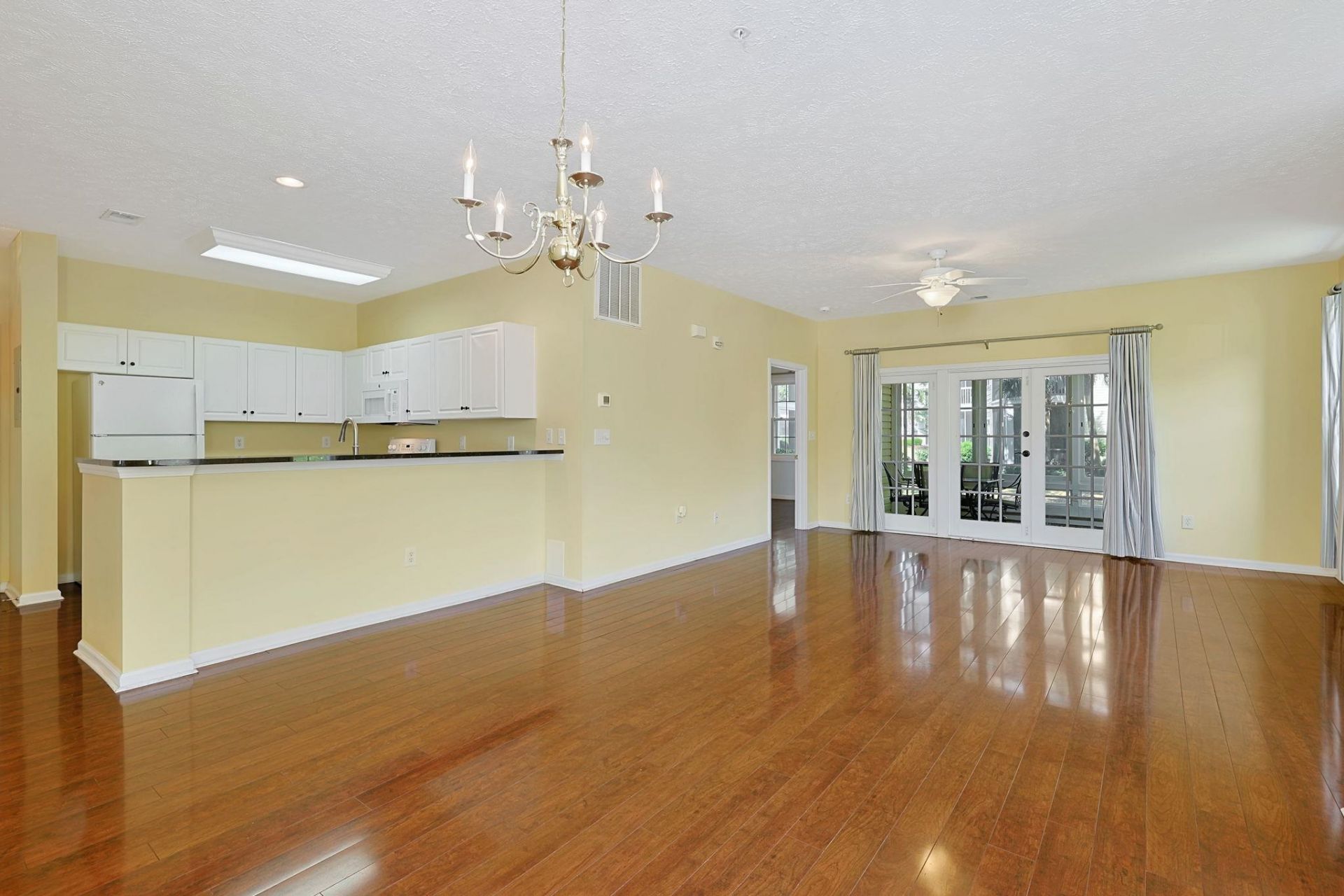 601 Hillside Ave. N Photo 5