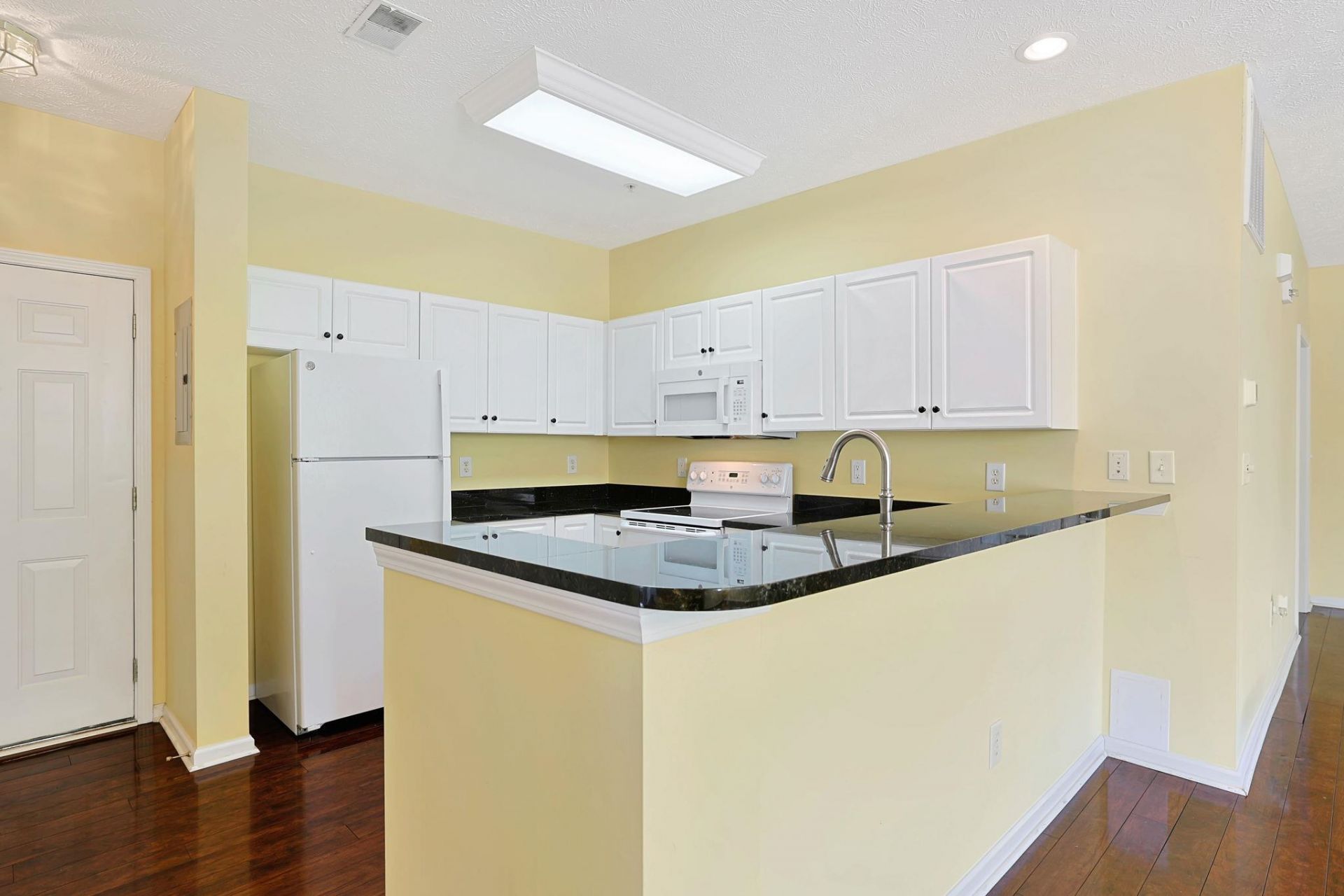 601 Hillside Ave. N Photo 7