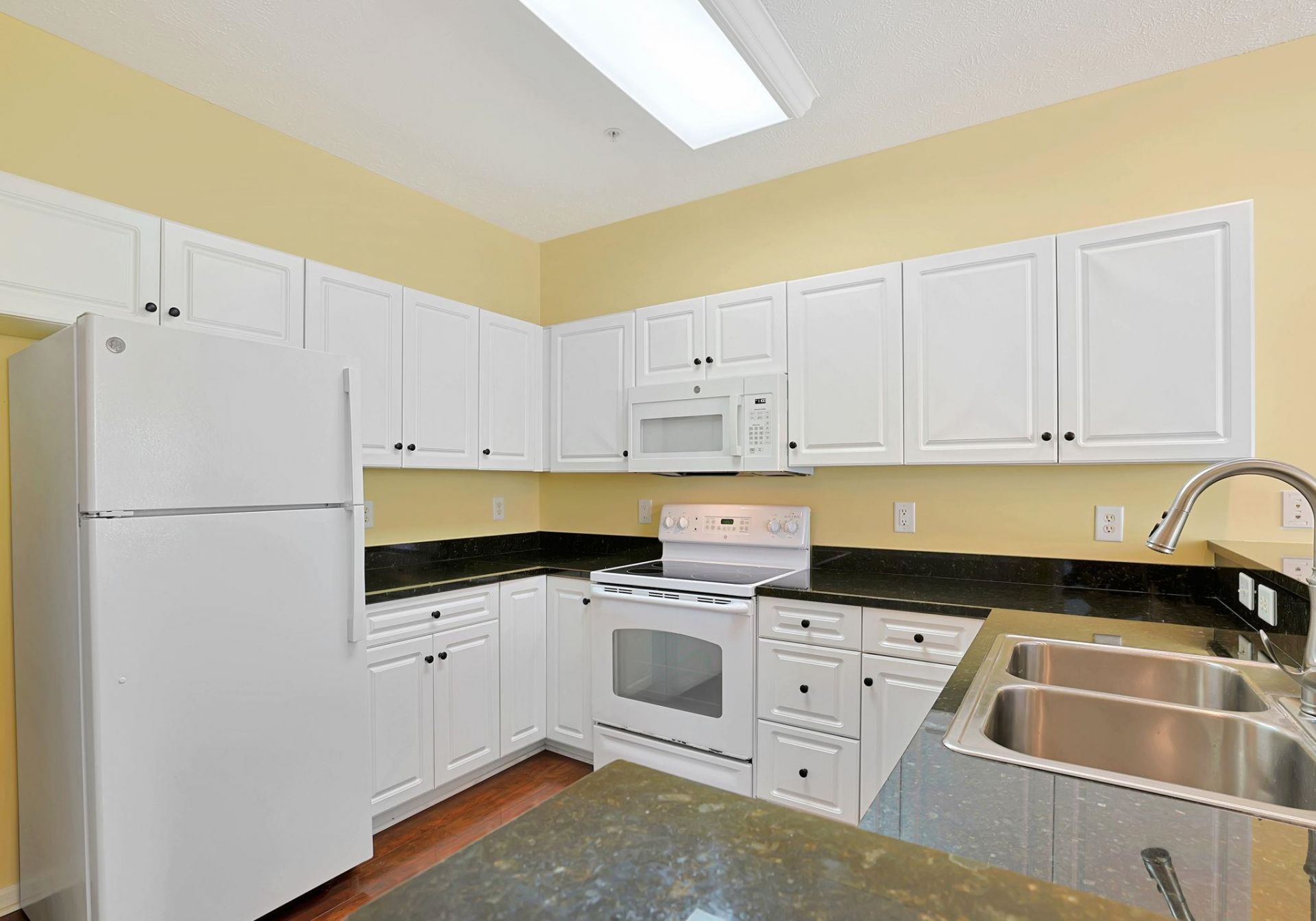 601 Hillside Ave. N Photo 8