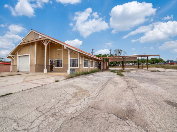 1526 W Pat Booker, Universal City, TX 78148