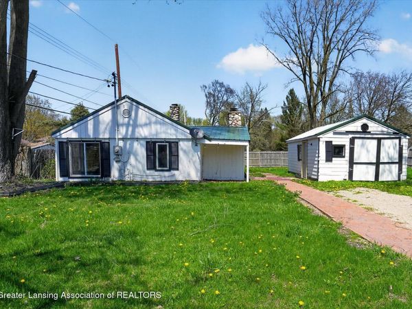 3024 W Jolly Road, Lansing, MI 48911