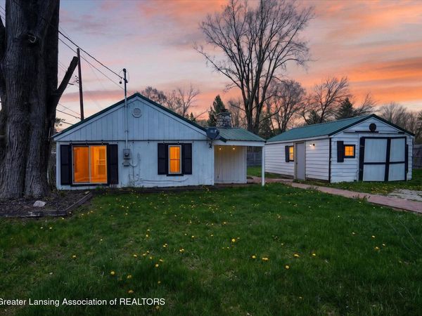 3024 W Jolly Road, Lansing, MI 48911