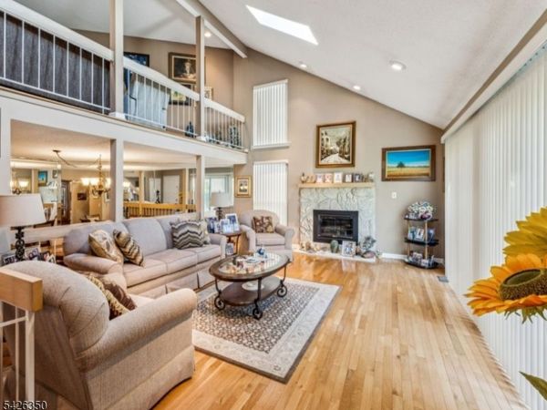 75 Linda Ln, Edison, NJ 08820