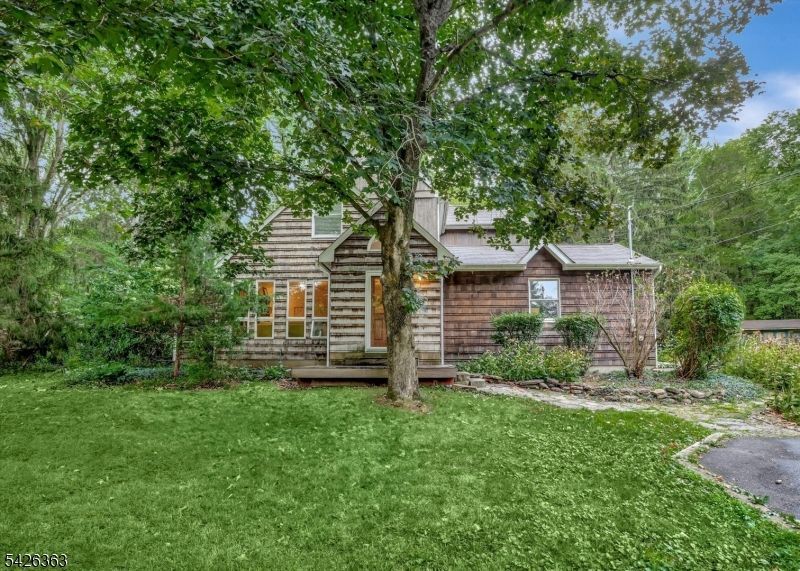 10 Crestview Dr, Hopewell, NJ 08525 Main Photo