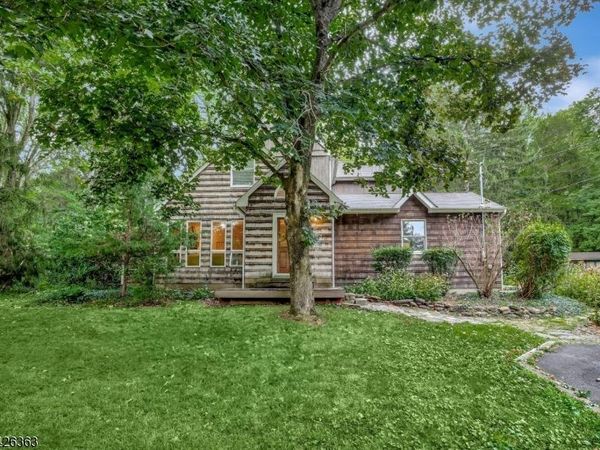 10 Crestview Dr, Hopewell, NJ 08525