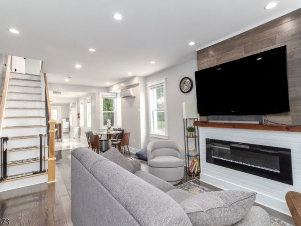 475 Locust Ave, Burlington, NJ 08016