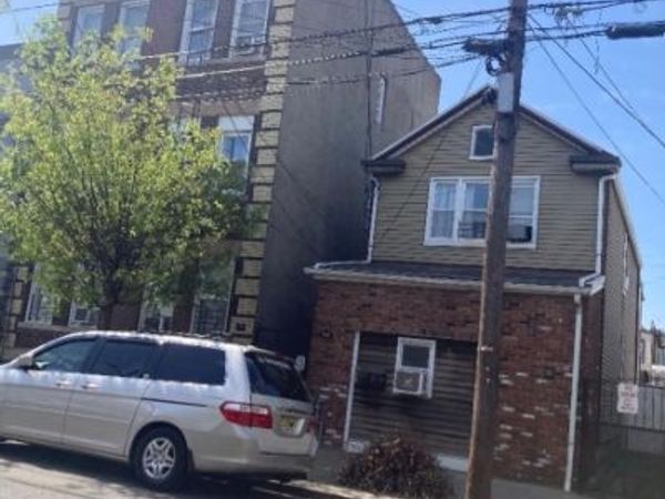 131 Delancy St, Newark, NJ 07105