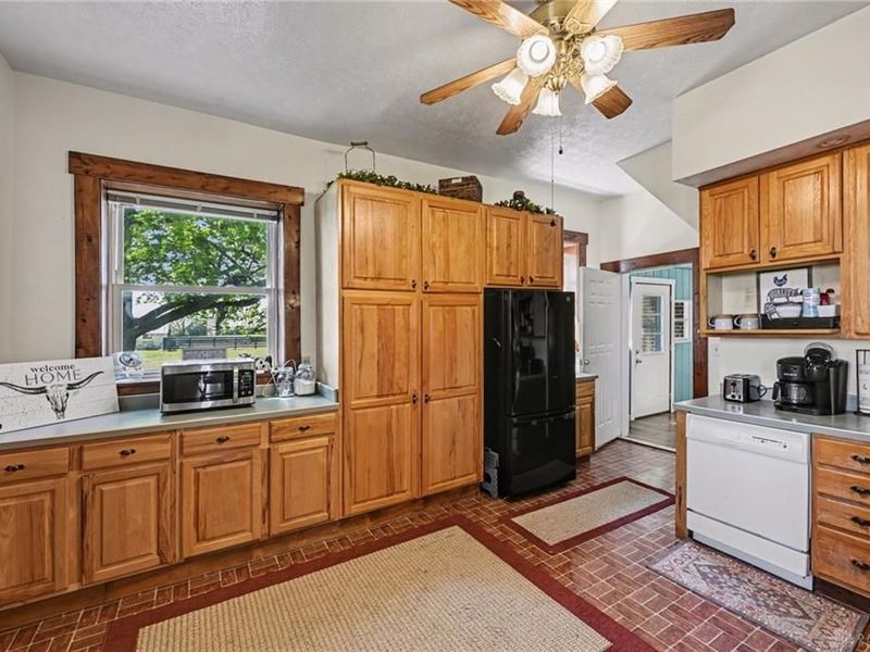 10489 New Carlisle Pike, Bethel Township, OH 45344 Photo 13