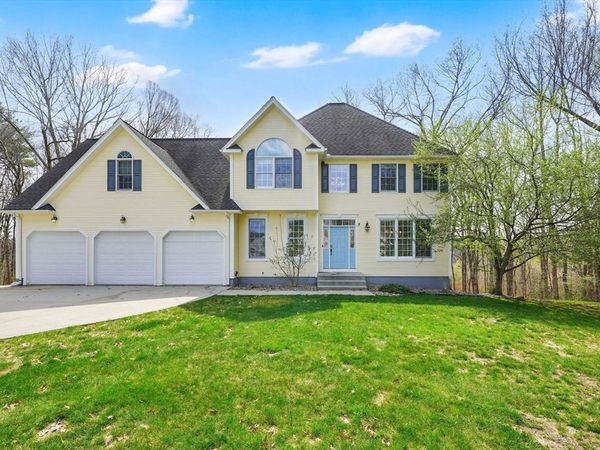 75 Spruce Cir, Agawam, MA 01030