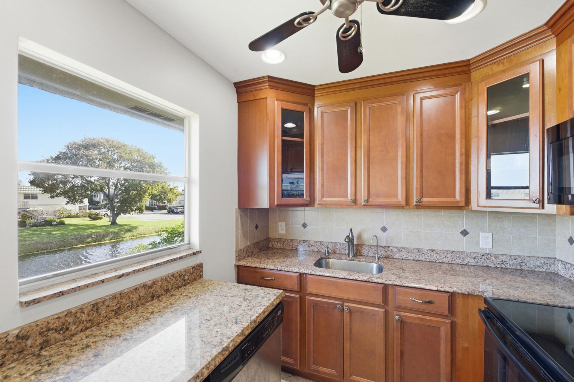 384 Saxony H, Delray Beach, FL 33446 Photo
