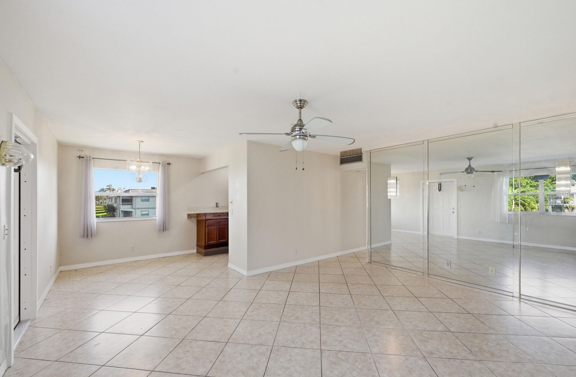 384 Saxony H, Delray Beach, FL 33446 Photo