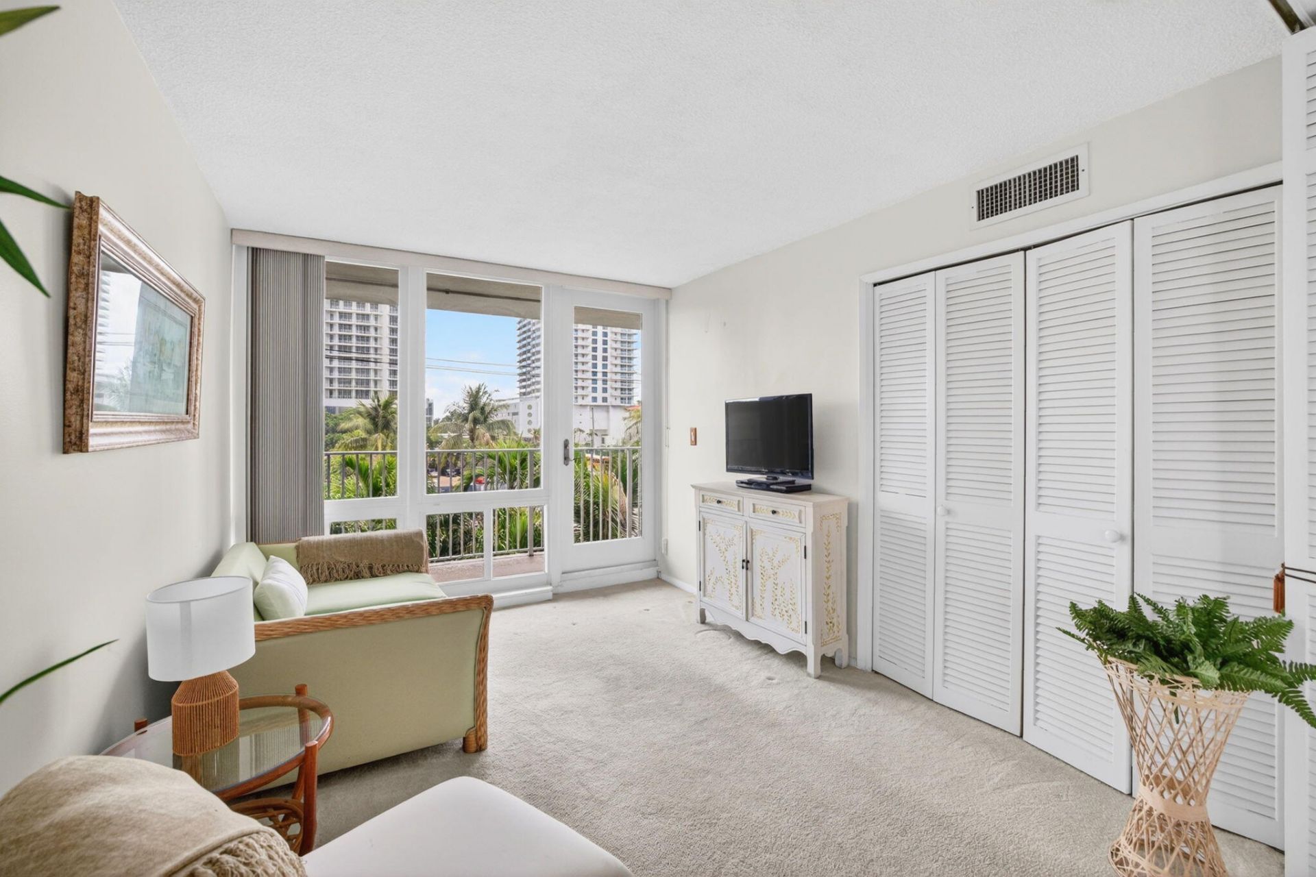 524 Orton Avenue, Unit 403, Fort Lauderdale, FL 33304 Photo