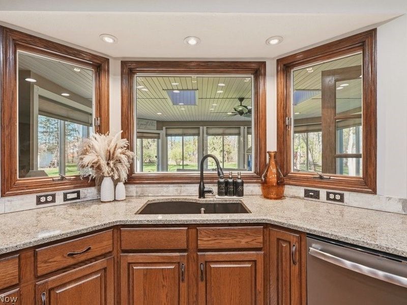 3606 Avanti Lane, Uniontown, OH 44685 Photo 18