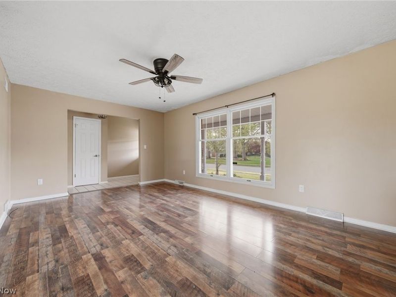 125 Springbrook Drive SE, New Philadelphia, OH 44663 Photo 2