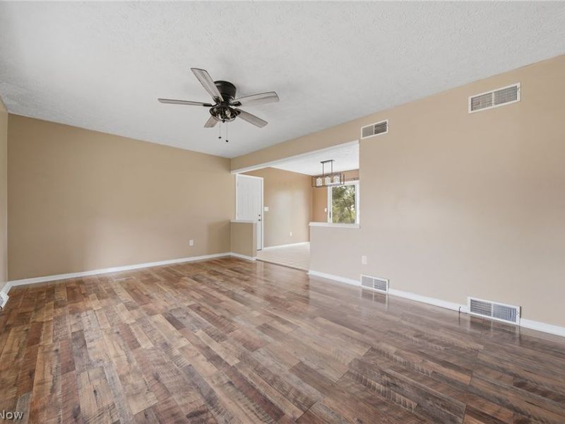 125 Springbrook Drive SE, New Philadelphia, OH 44663 Photo 3