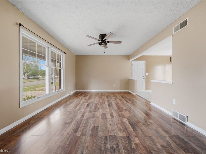 125 Springbrook Drive SE, New Philadelphia, OH 44663 Photo 4