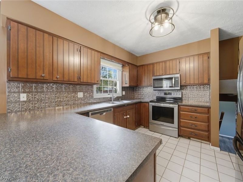 125 Springbrook Drive SE, New Philadelphia, OH 44663 Photo 8