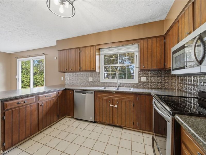 125 Springbrook Drive SE, New Philadelphia, OH 44663 Photo 9