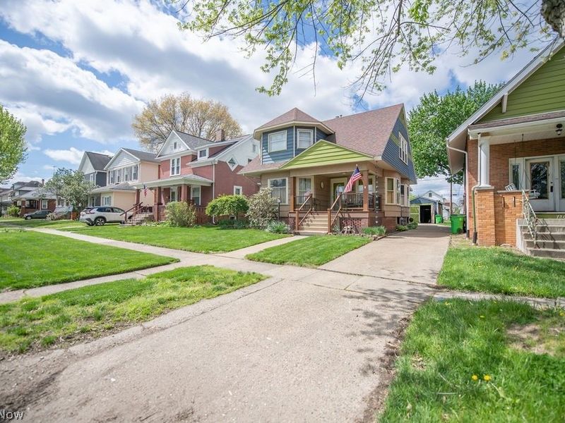 716 N Dawson Street , Uhrichsville, OH 44683 Photo 2