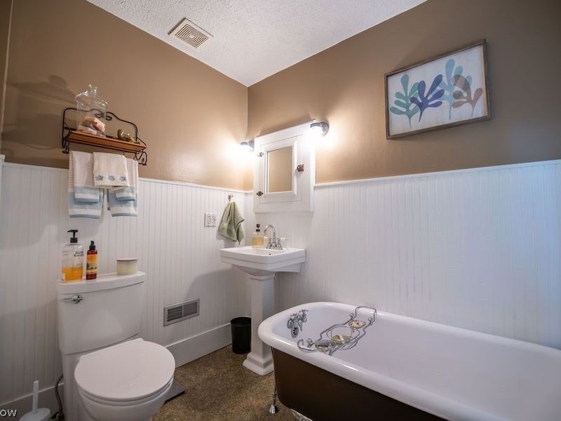 716 N Dawson Street , Uhrichsville, OH 44683 Photo 32