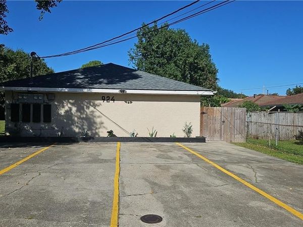 924 DESLONDE Street , Unit B, New Orleans, LA 70117