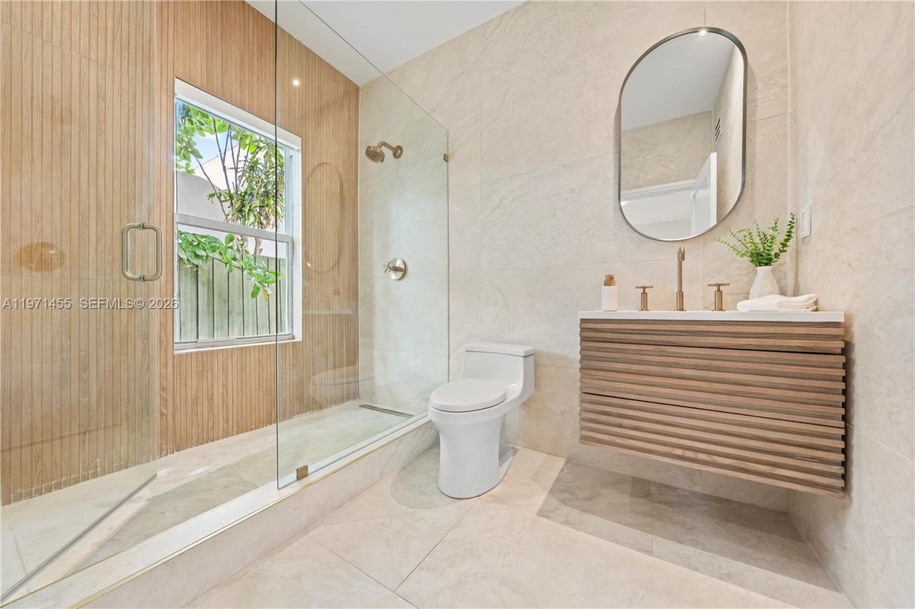 178 NE 45th St, Miami, FL 33137 Photo