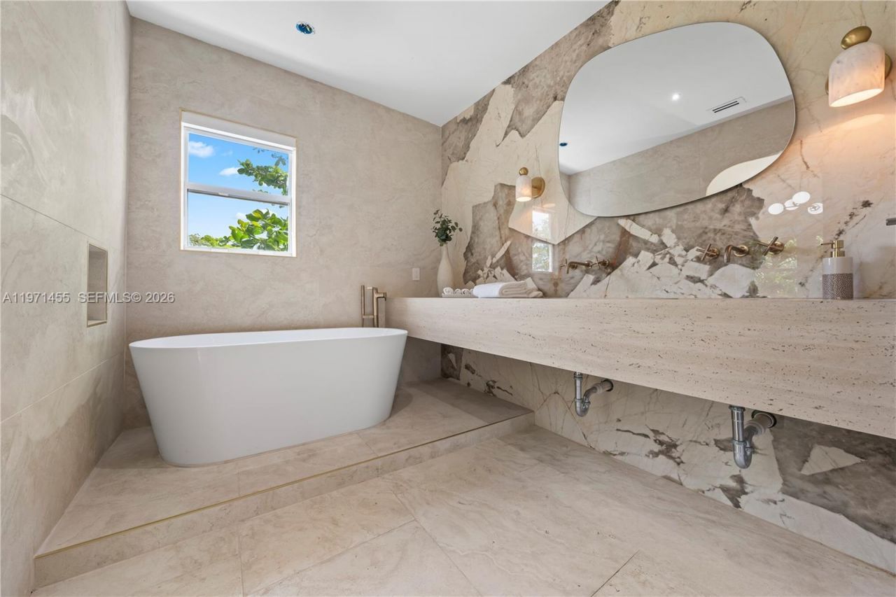 178 NE 45th St, Miami, FL 33137 Photo