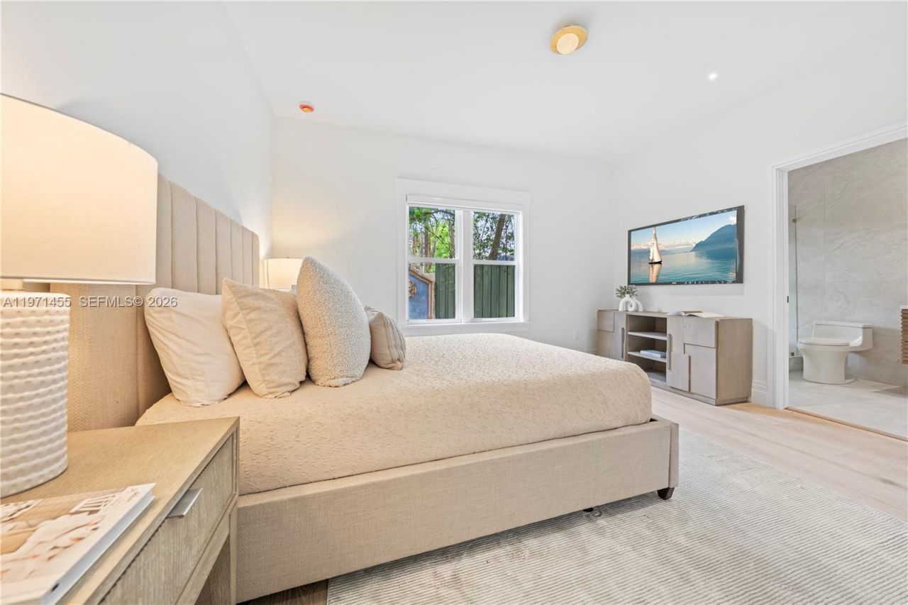 178 NE 45th St, Miami, FL 33137 Photo