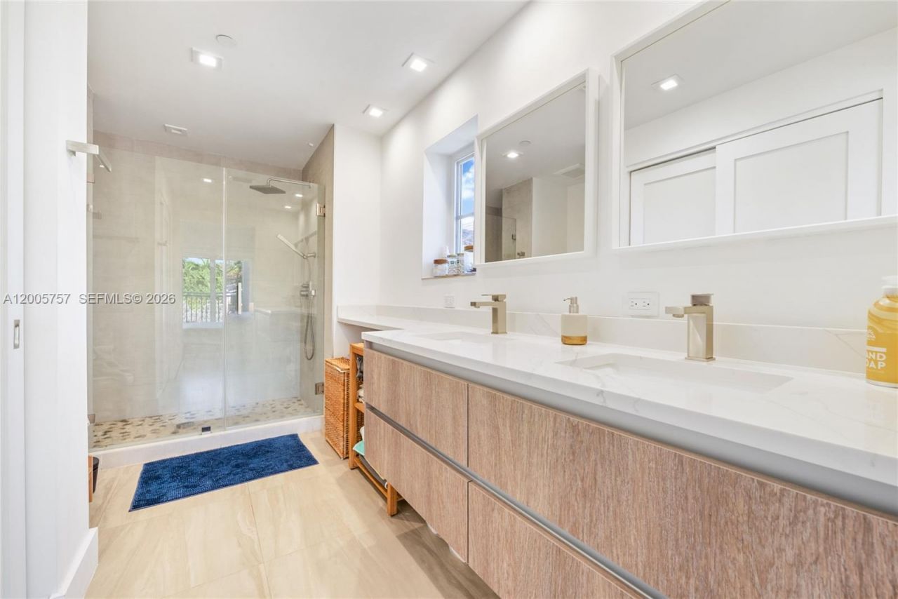 120 Salamanca Ave , Unit 2A, Coral Gables, FL 33134 Photo