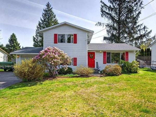 642 Somenos Dr , Comox, BC V9M 1B5