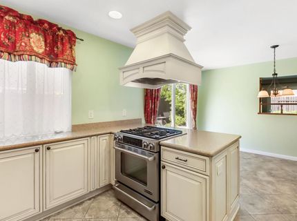 7649 Lindale Dr, Sacramento, CA 95828 Photo